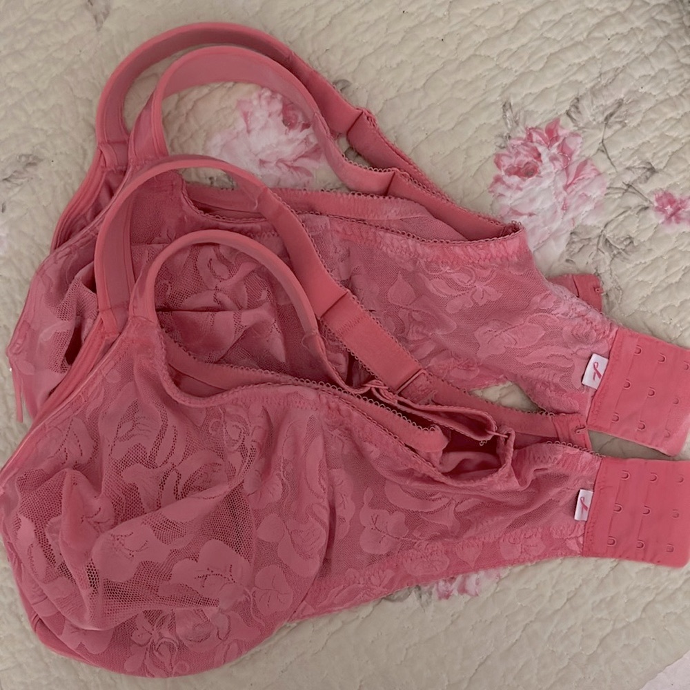 Closet Closing. Wacoal 36DD underwire bras, style 85567, lot of two!